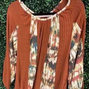 BRAND NEW TIE DYE RUST COLOR BLOCKED TOP (CES FEMME). FITS TRUE TO SIZE. LARGE